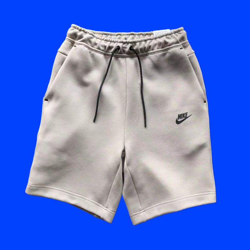 BERMUDA NIKE TECH FLEECE MOLETOM "BRANCO ESCURO"