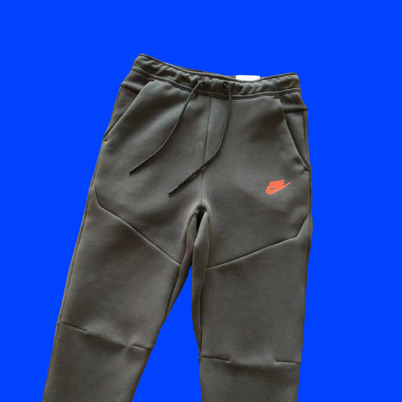 CALÇA NIKE TECH FLEECE