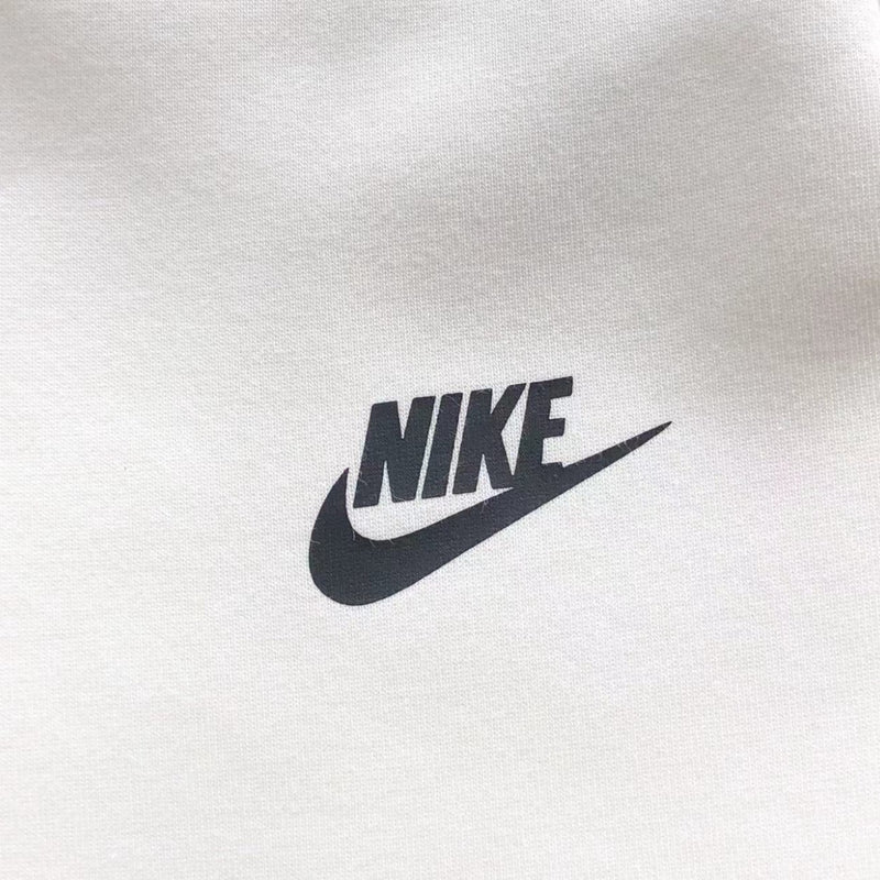 BERMUDA NIKE TECH FLEECE MOLETOM "BRANCO"