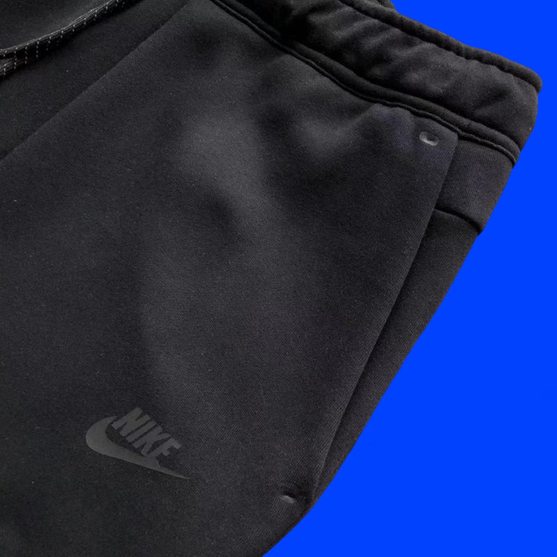 BERMUDA NIKE TECH FLEECE MOLETOM "PRETO"