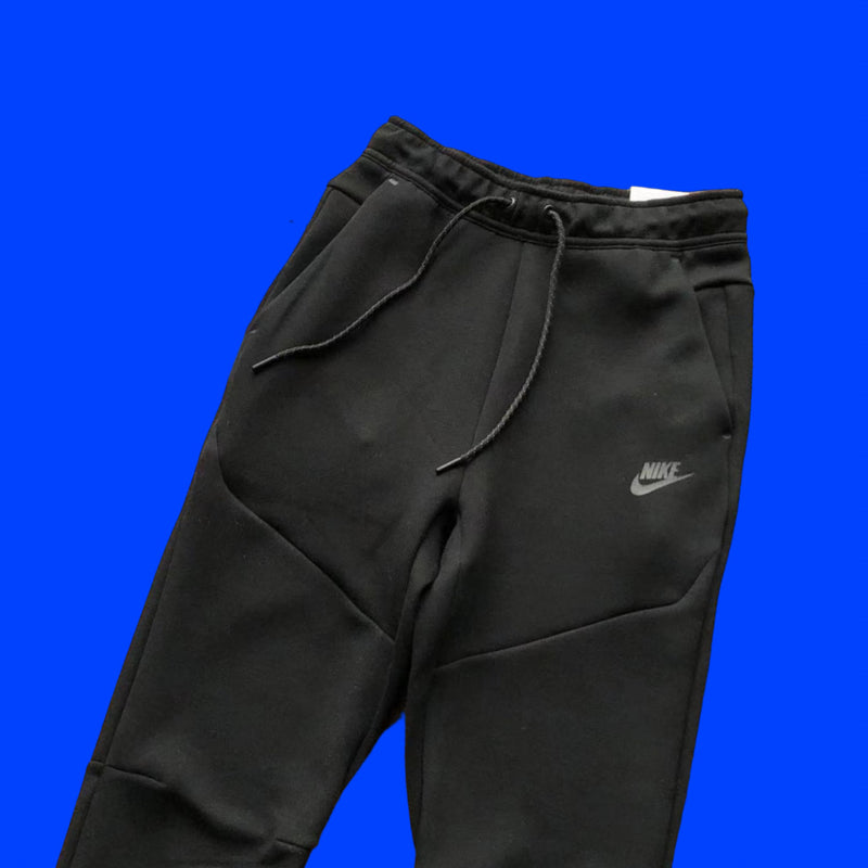 CALÇA NIKE TECH FLEECE “PRETO”