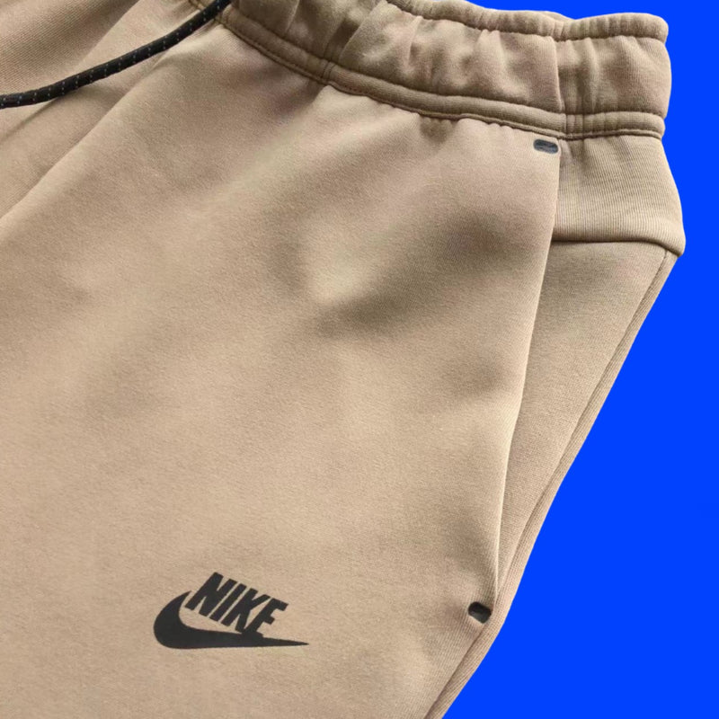 BERMUDA NIKE TECH FLEECE MOLETOM "BEGE"