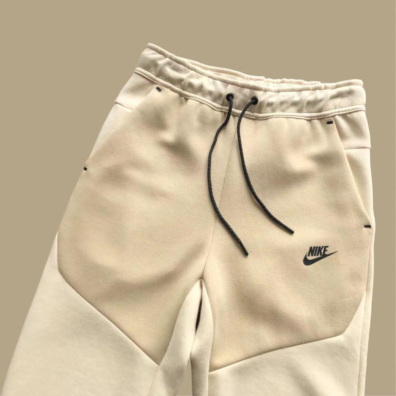 CONJUNTO NIKE SPORTSWEAR TECH FLEECE